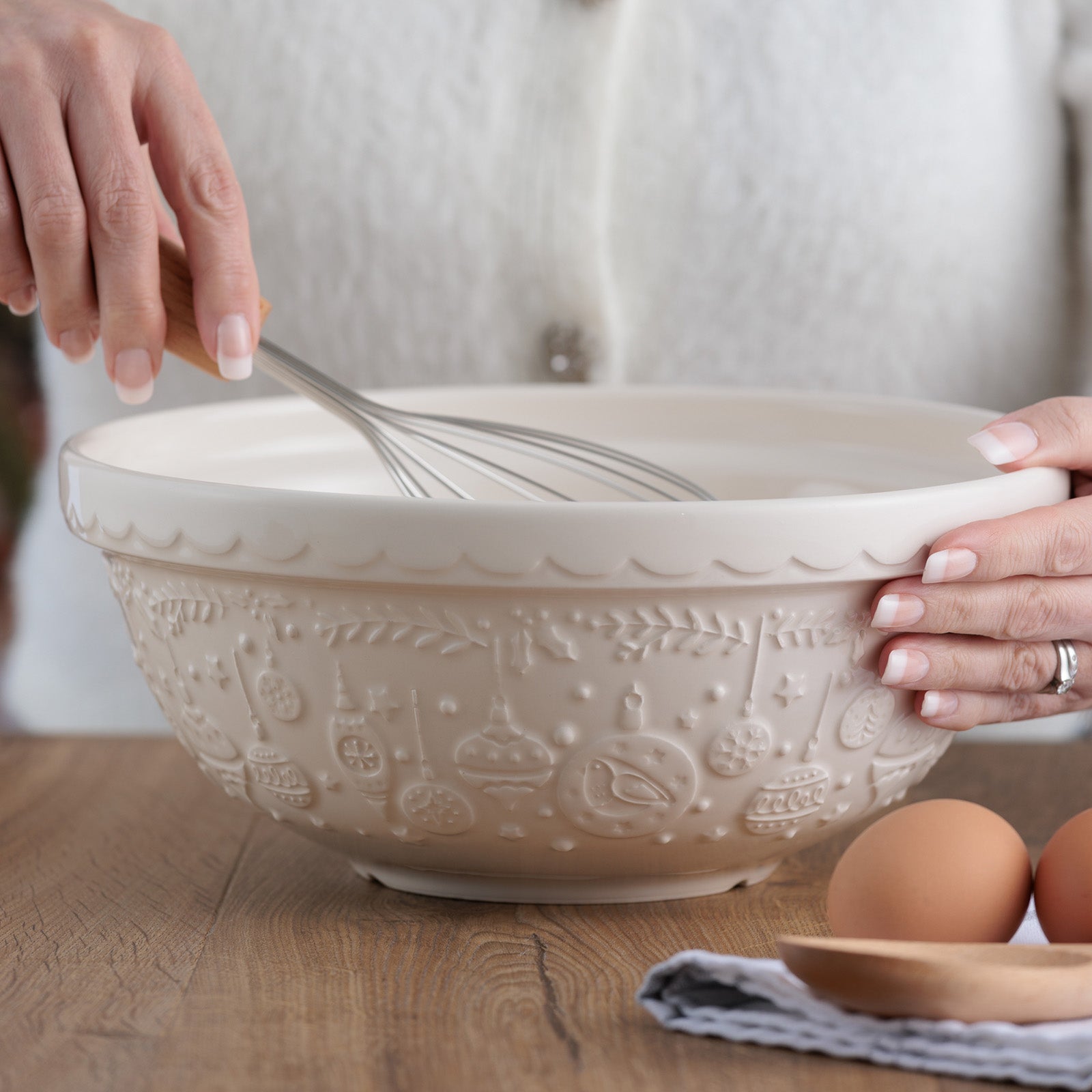 Mason Cash Deck The Halls Size 18 Cream Mixing Bowl, 2.85 Quart