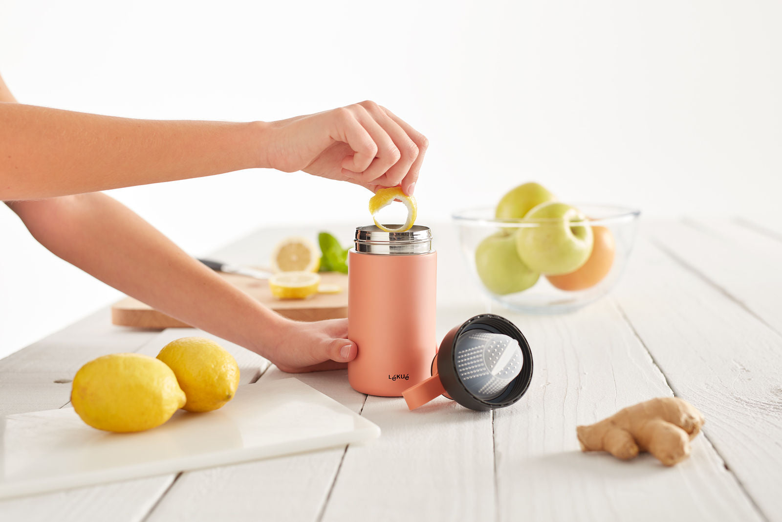 Lekue Insulated Bottle To Go, 10-ounce, Coral