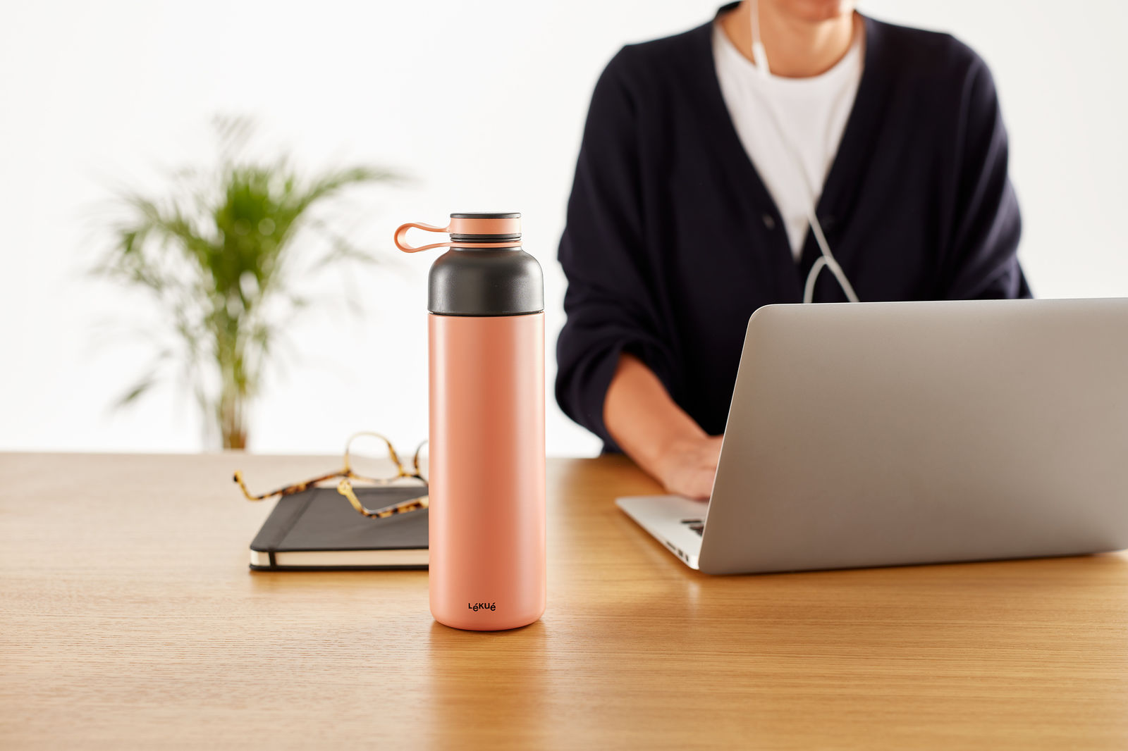 Lekue Insulated Bottle To Go, 16.9-ounce, Coral