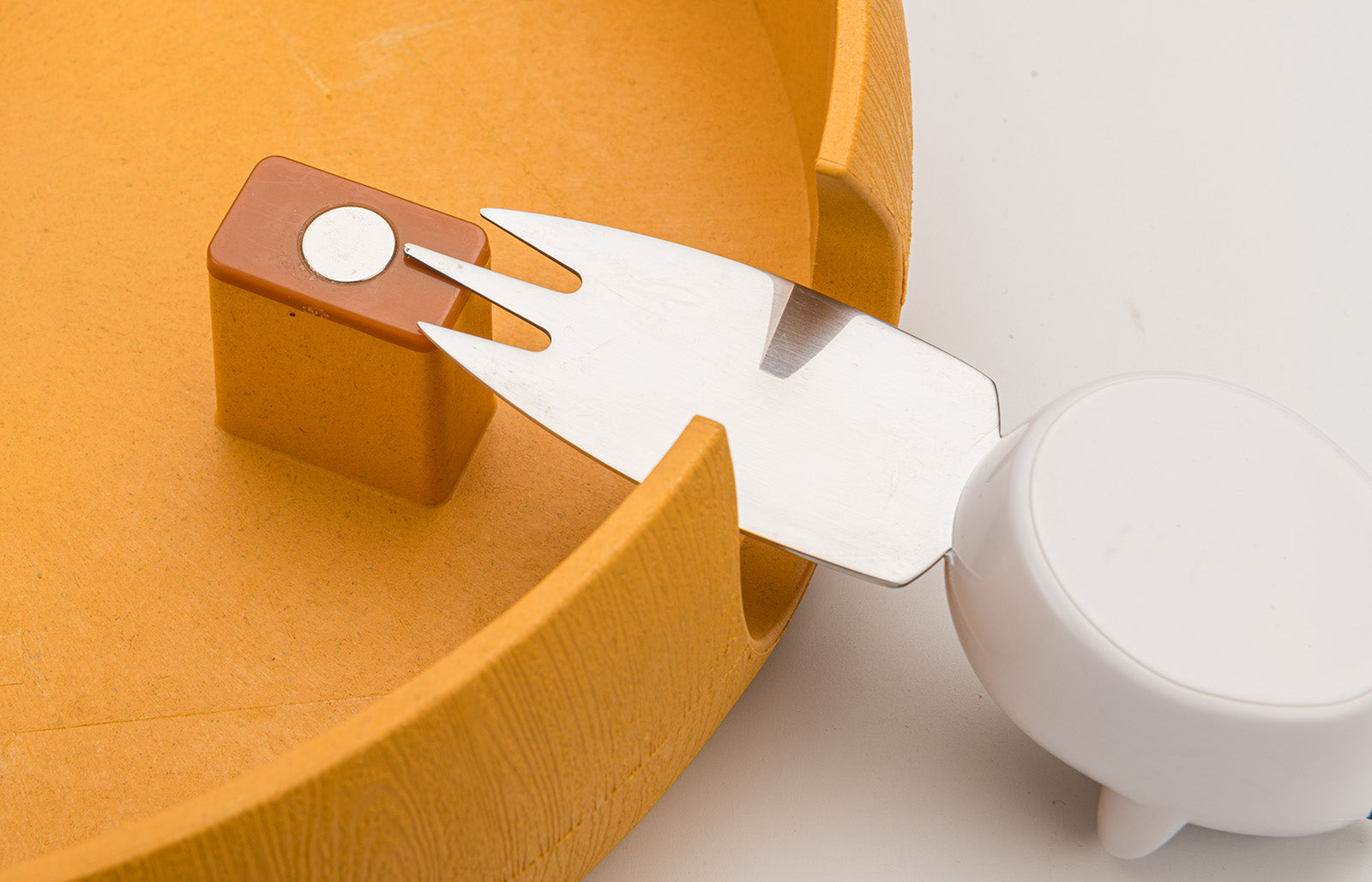 Mobi Mouse House Cheese Wheel Server Board with 3 Mice Cheese Knife Tools