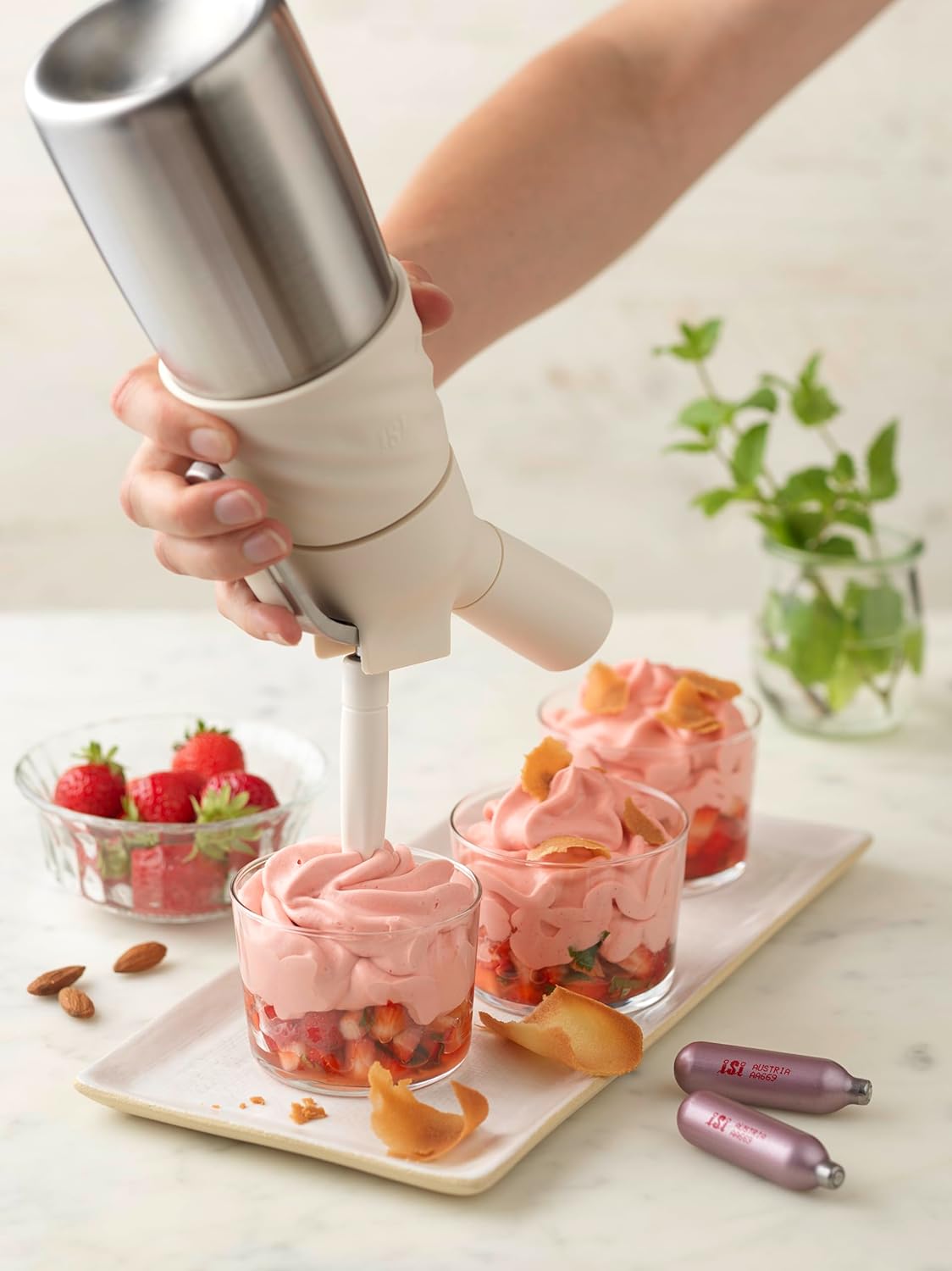 iSi Creative Whip 1 Pint Cream Whipper, Ivory