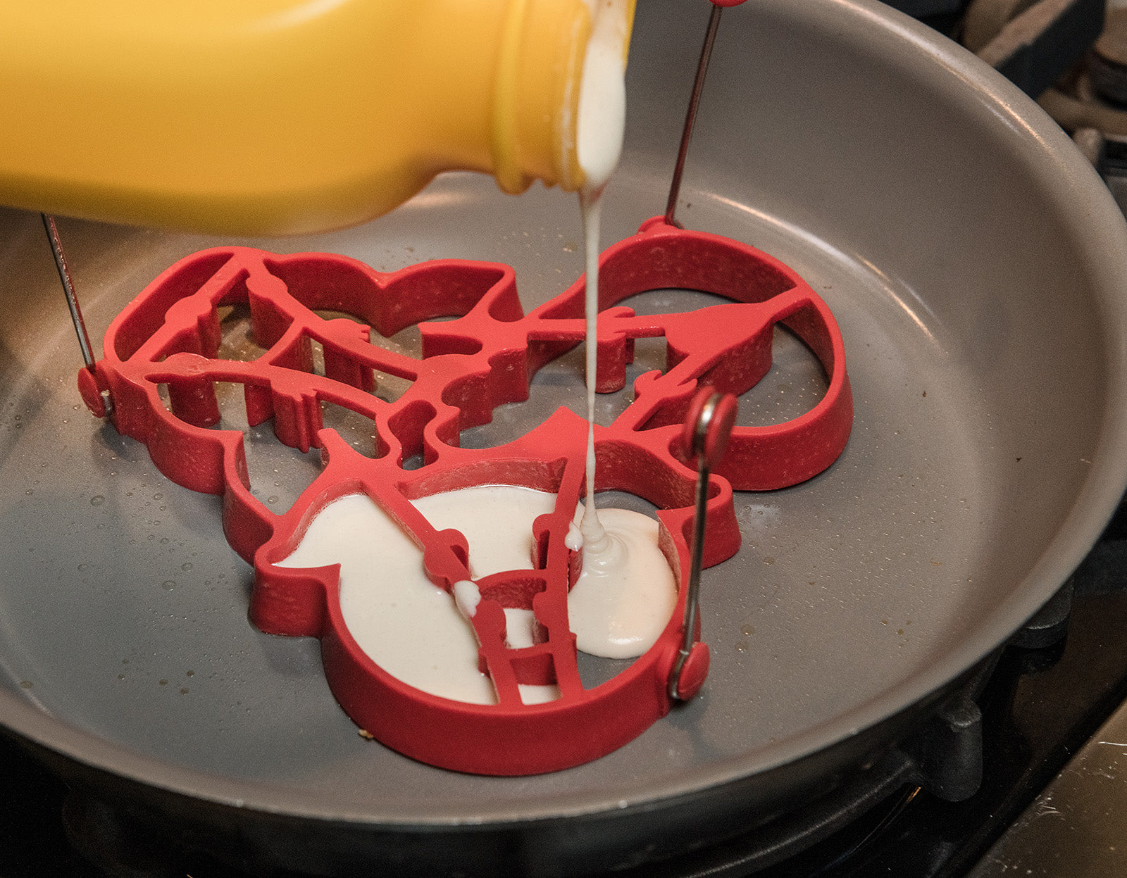 Mobi Silicone Barnyard Animals Pancake Cluster Mold with 3 Animals, Red