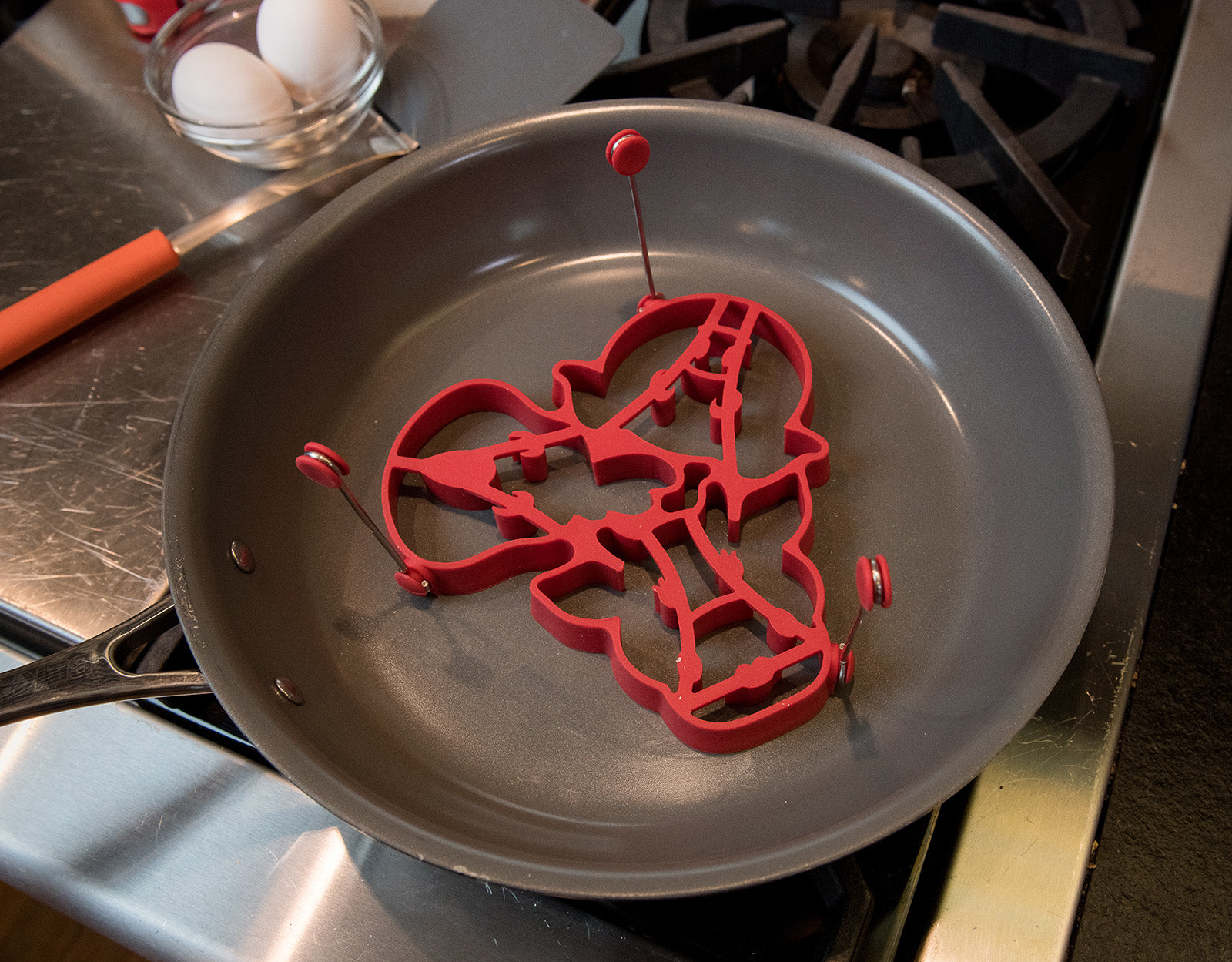 Mobi Silicone Barnyard Animals Pancake Cluster Mold with 3 Animals, Red