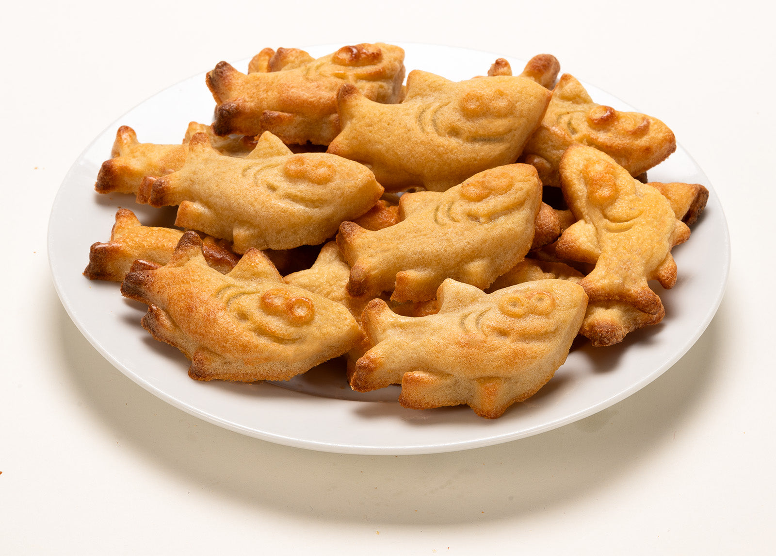 Mobi 12 Shark Bites 2.0 Silicone Snack Mold, Little Pigs in Blankets
