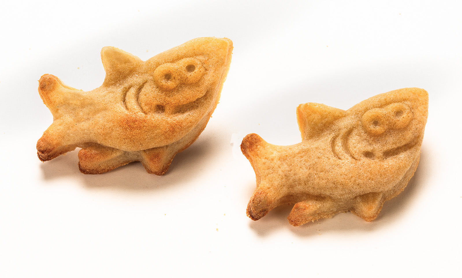 Mobi 12 Shark Bites 2.0 Silicone Snack Mold, Little Pigs in Blankets