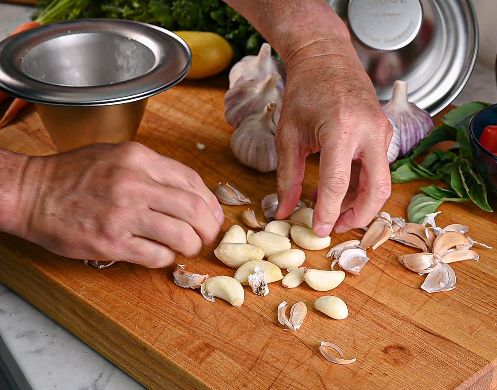 Mobi Stainless Steel Shake ‘n Peel Garlic Skin Remover