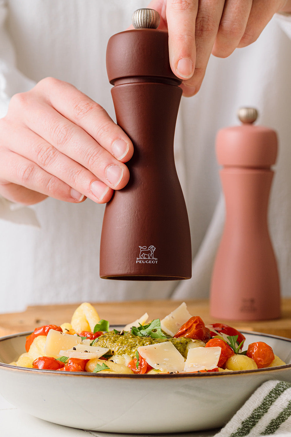 Peugeot Tahiti Duo 6 Inch Salt & Pepper Mill Set, Brown Tones