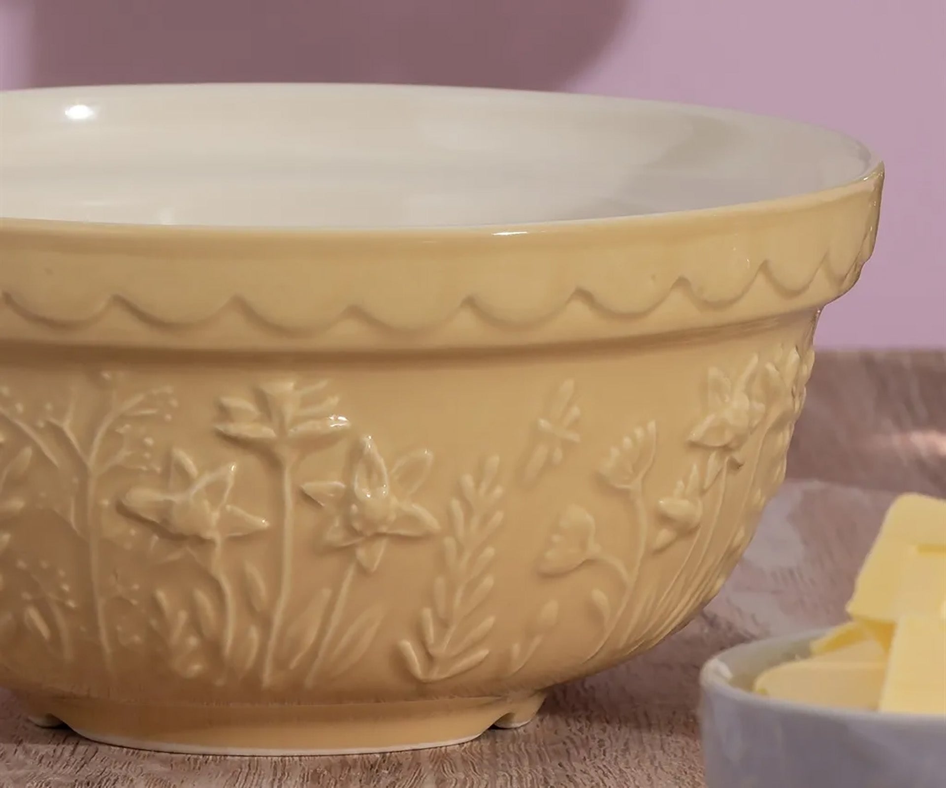 Mason Cash In The Meadow Daffodil Size 30 Mixing Bowl, 1.15 Quart