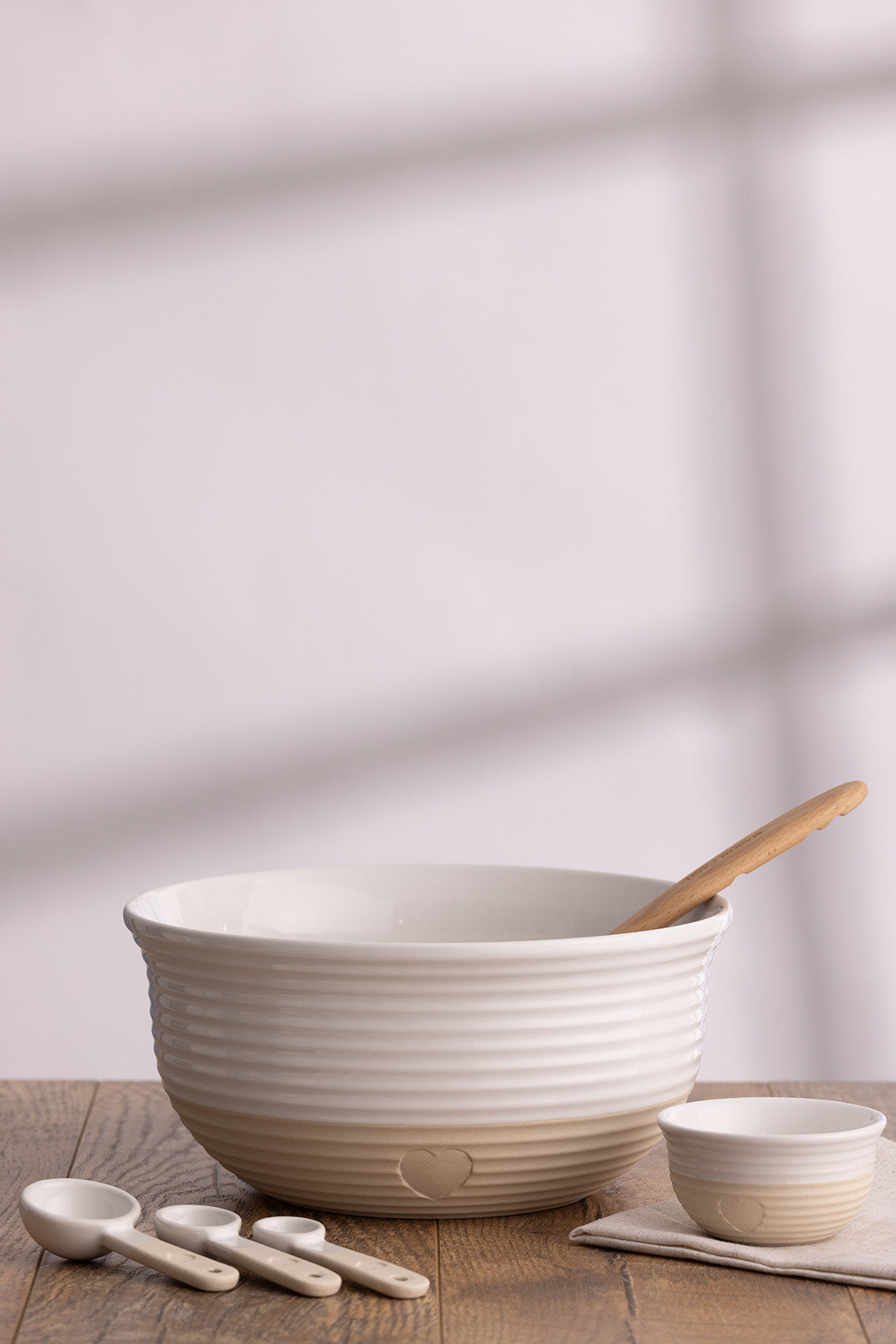 Mason Cash Rustic Charm Mixing Bowl, 10.2" Stoneware Mixing Bowl