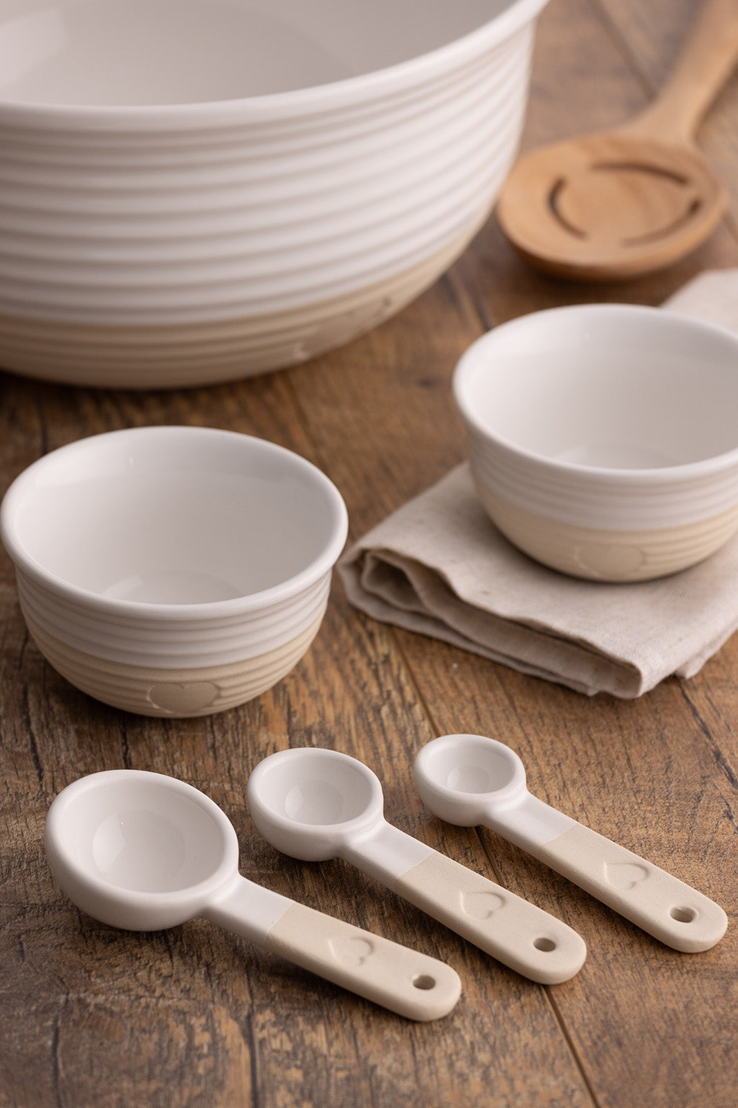 Mason Cash Rustic Charm Measuring Spoons, Set of 3 Stoneware Spoons (1 tbsp to ¼ tsp)