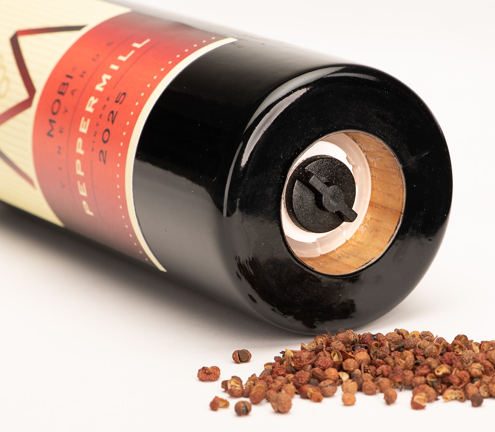 Mobi Wine Bottle Design Peppermill with Ceramic Grinding Mechanism