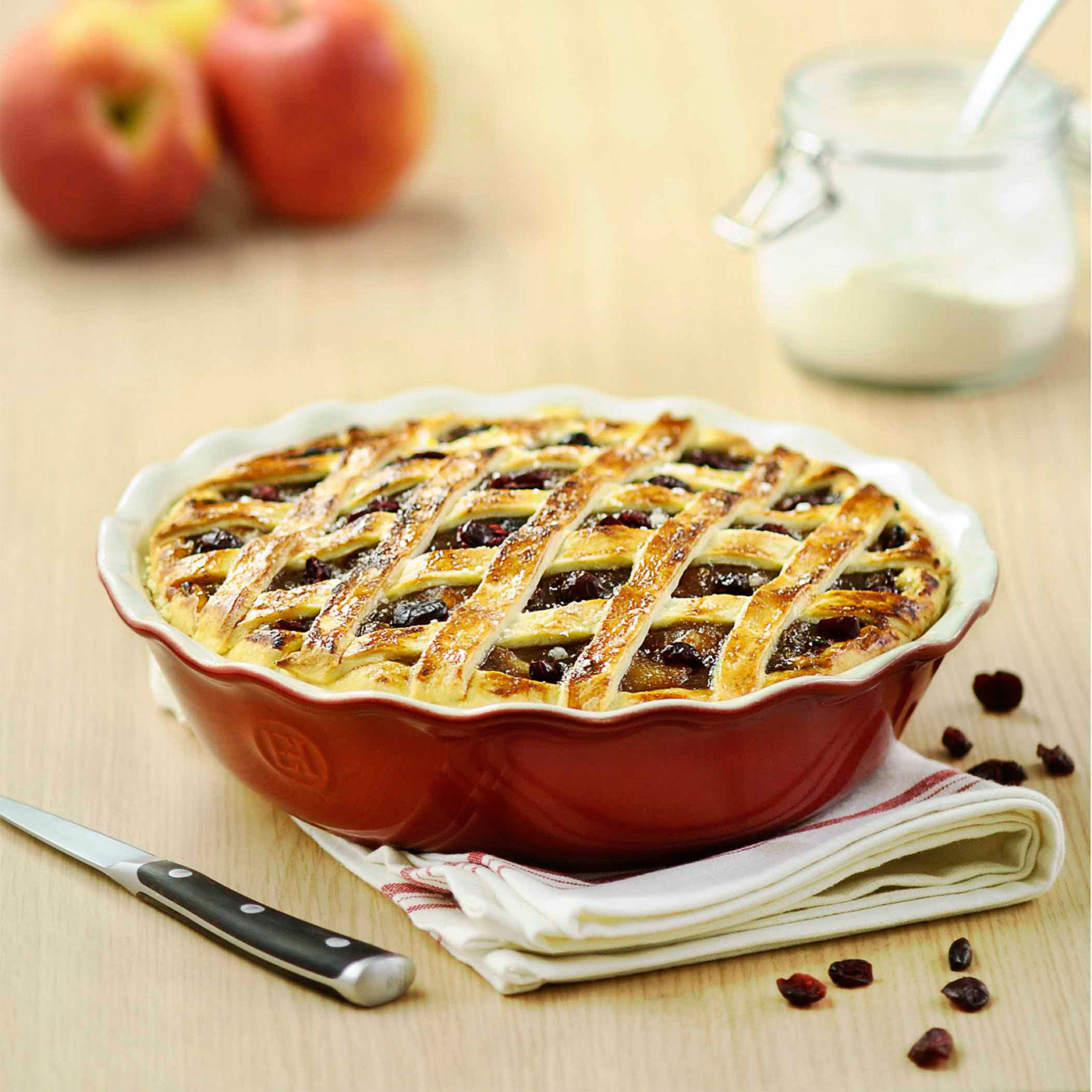 Emile Henry Made in France HR Modern Classics 9 Inch Pie Dish, Sugar