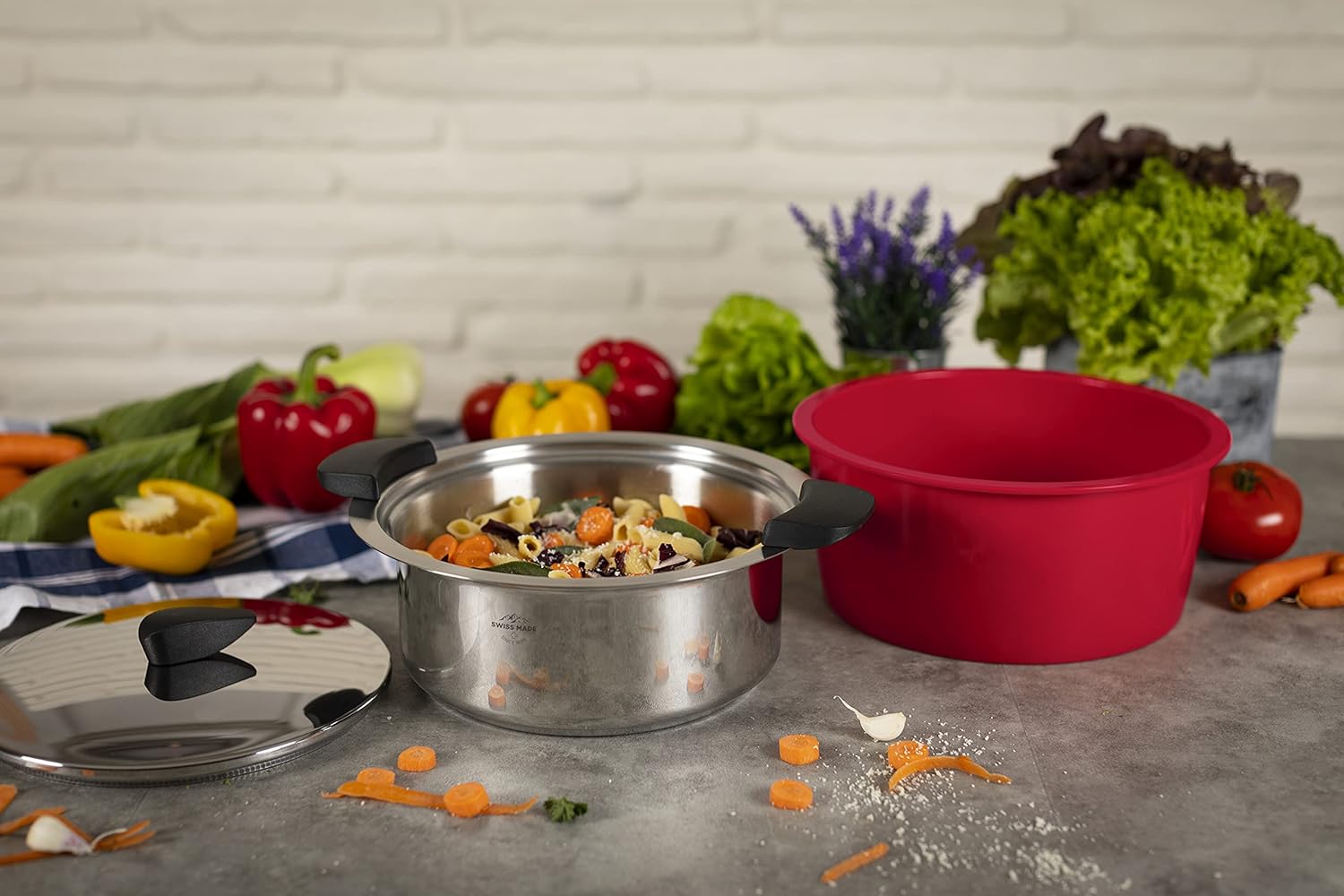 Kuhn Rikon Hotpan Stainless Steel Cooking Pot with Insulated Bowl, 2.1-Quart, Red