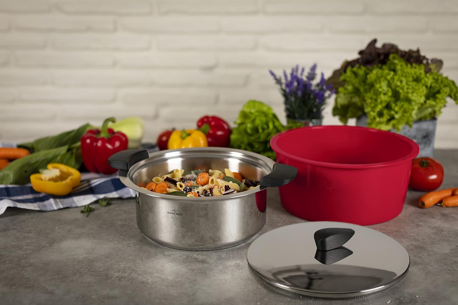 Kuhn Rikon Hotpan Stainless Steel Cooking Pot with Insulated Bowl, 3.2-Quart, Red