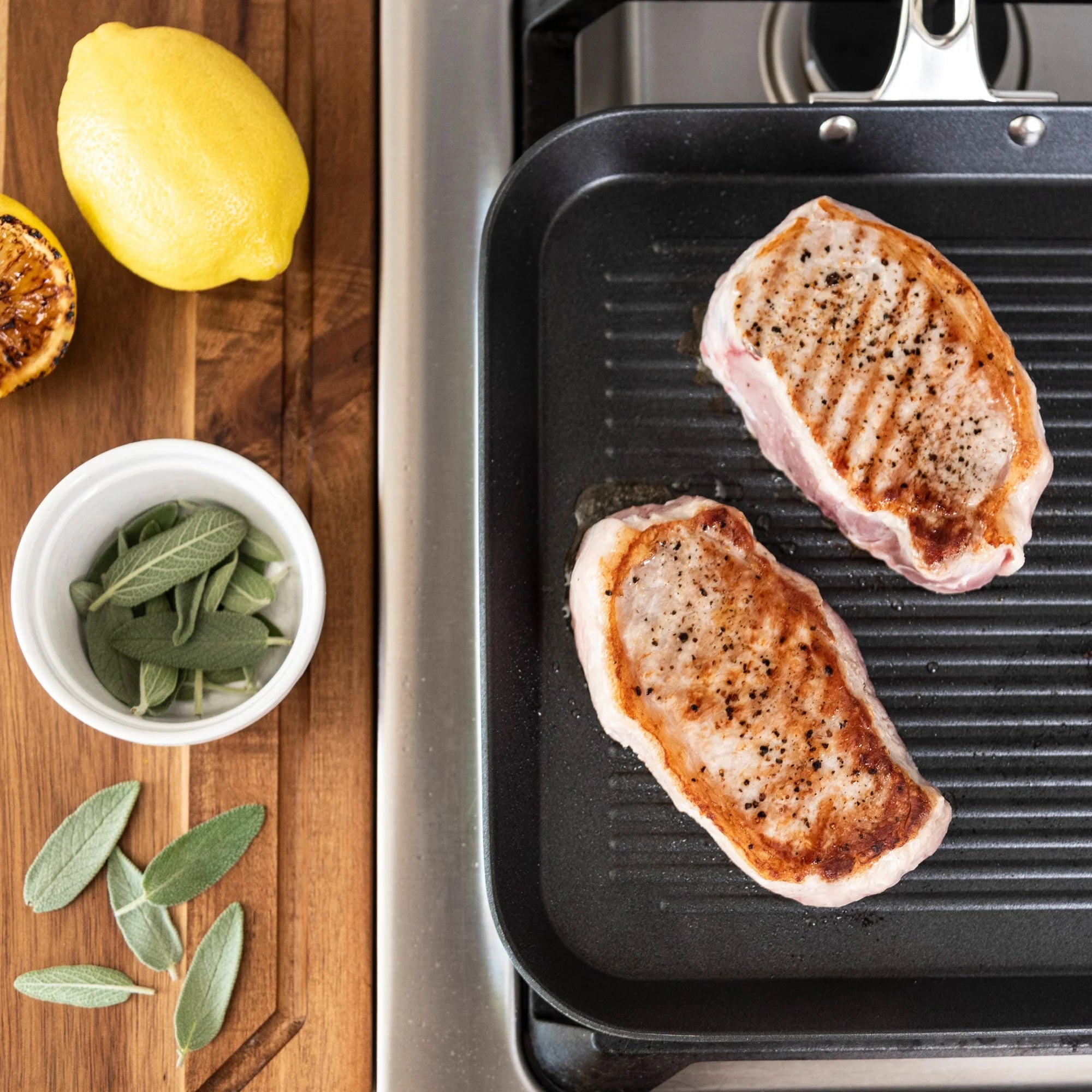 Viking Contemporary 3-Ply Stainless Steel 11" Quantianum Nonstick Grill Pan