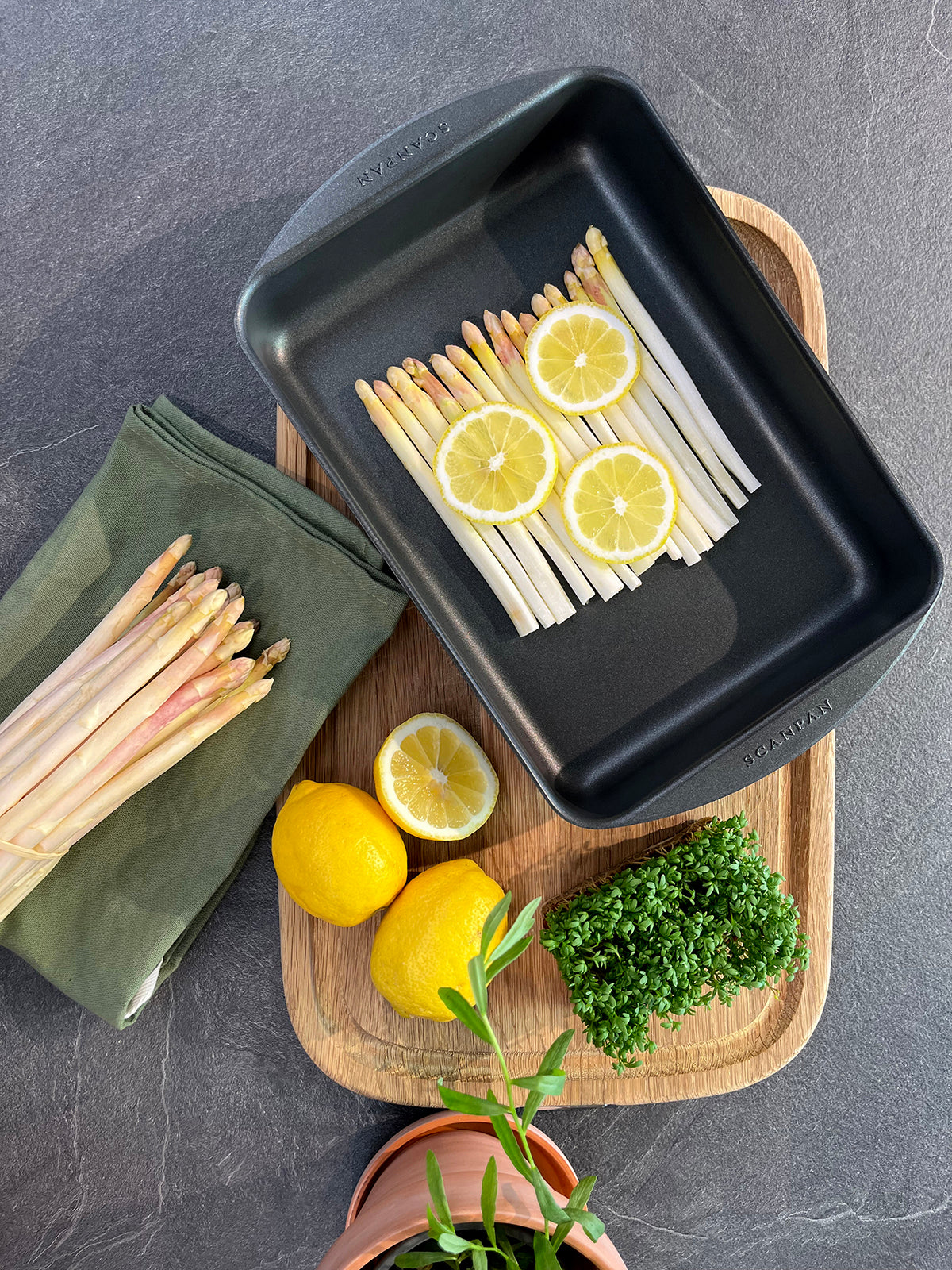 Scanpan Classic 17.5" x 12.5" Roasting Pan, 8.25 Qt.
