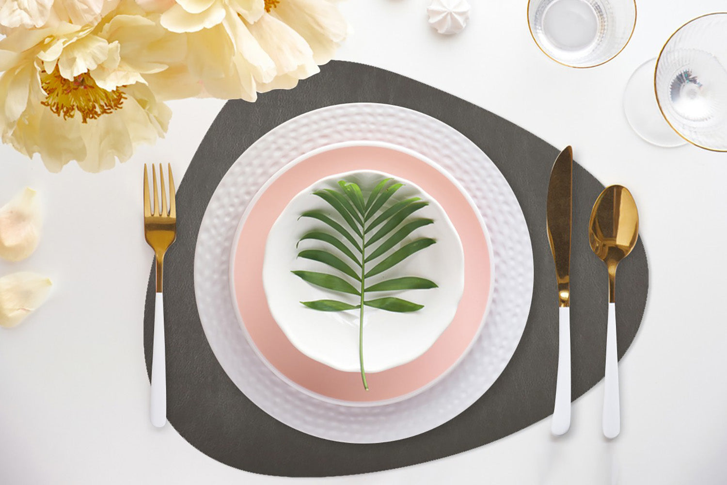 Davanti by Frieling Mattola Placemats, Set of 6, Castlerock Gray