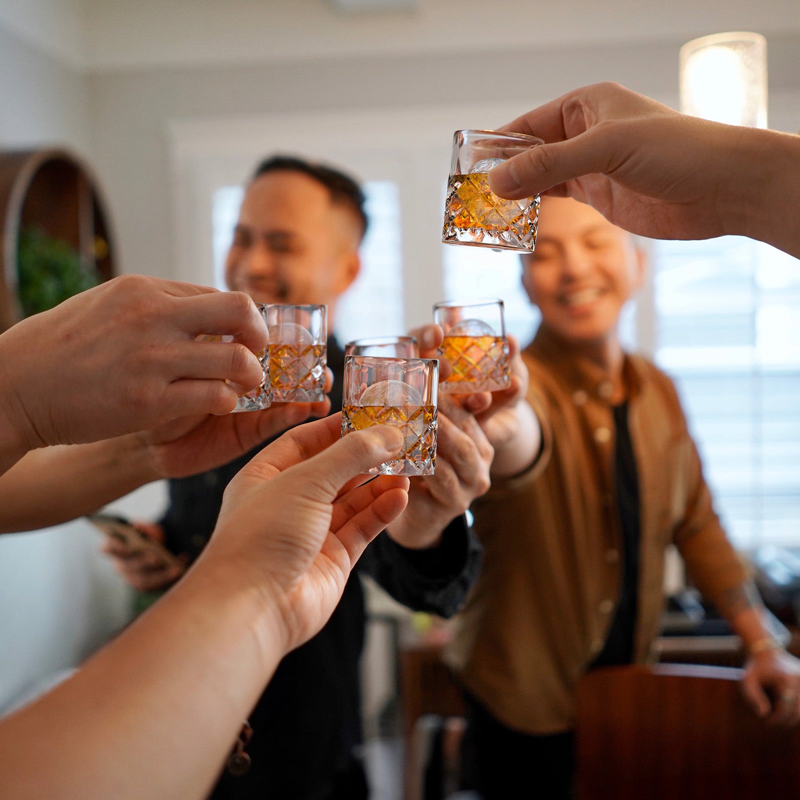 Final Touch Yarai Shiver Ice Ball Shots - 4 Glasses with Ice Ball Tray