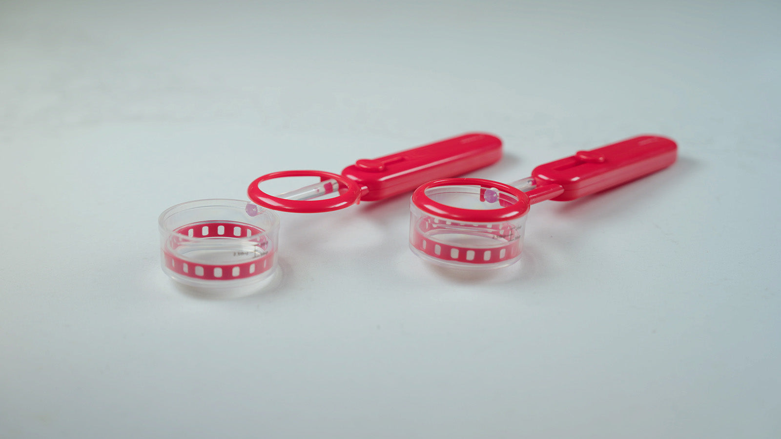 Henning Lee Set of 2 Precision Measuring Spoons, Red