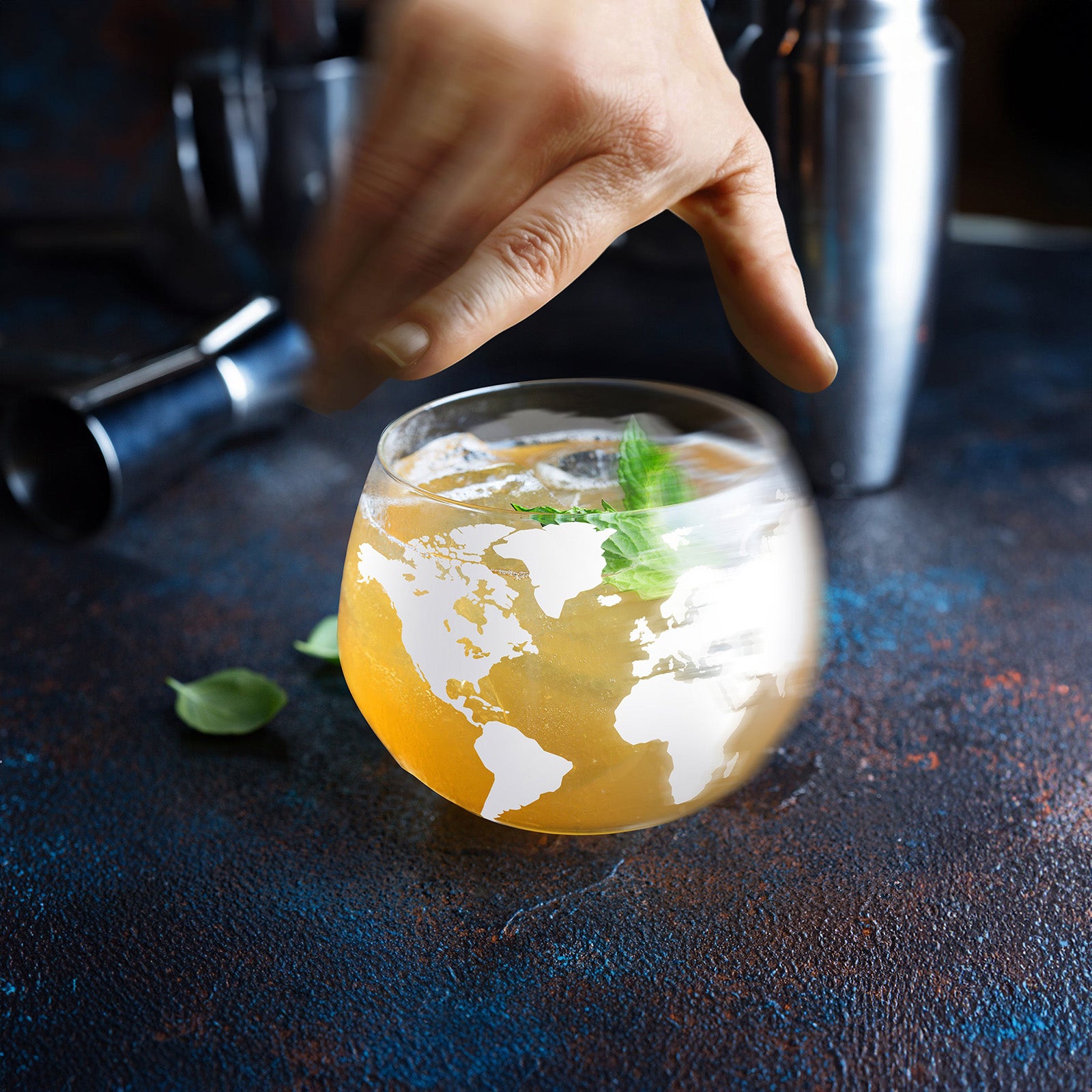 Final Touch Revolve Globe Glass - Set of 2