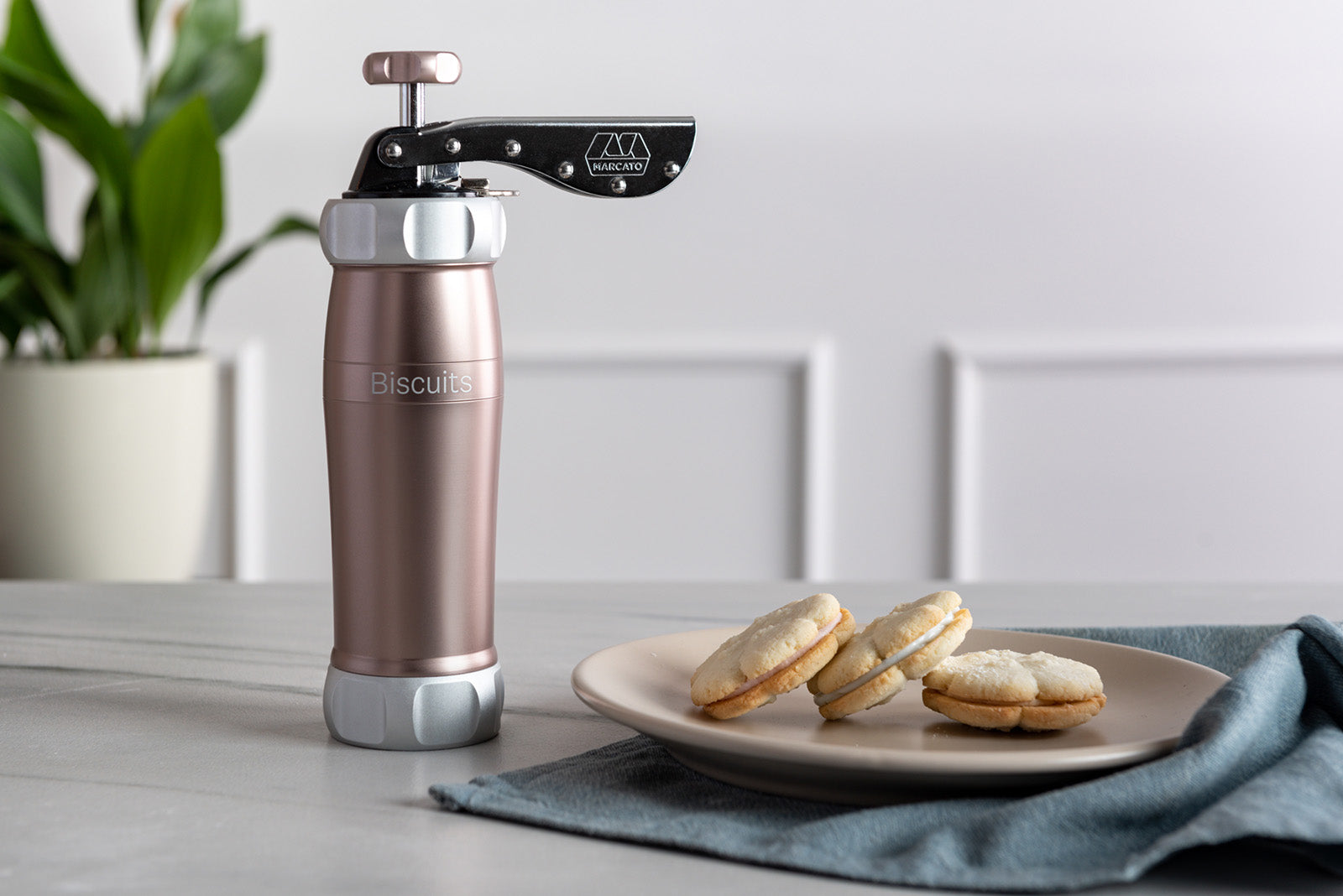Marcato Design Series Biscuit Maker Press, Includes 20 Cookie Disc Shapes, Pink
