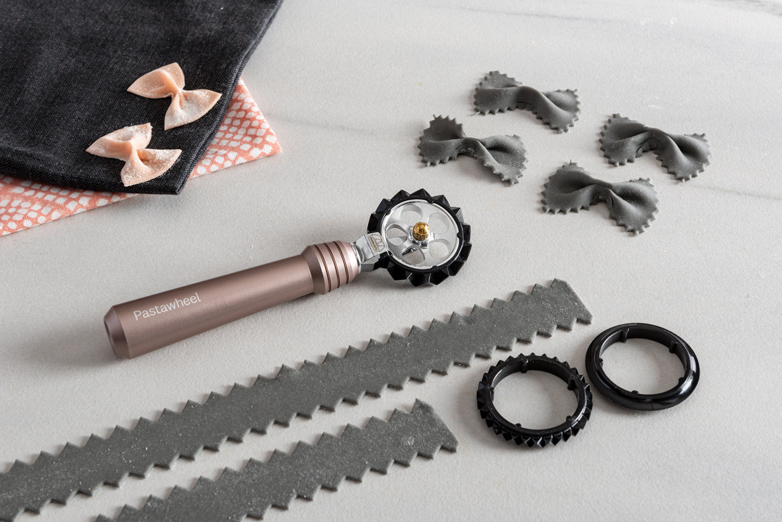 Marcato Design Series Pastawheel Pasta Cutter, Powder Pink