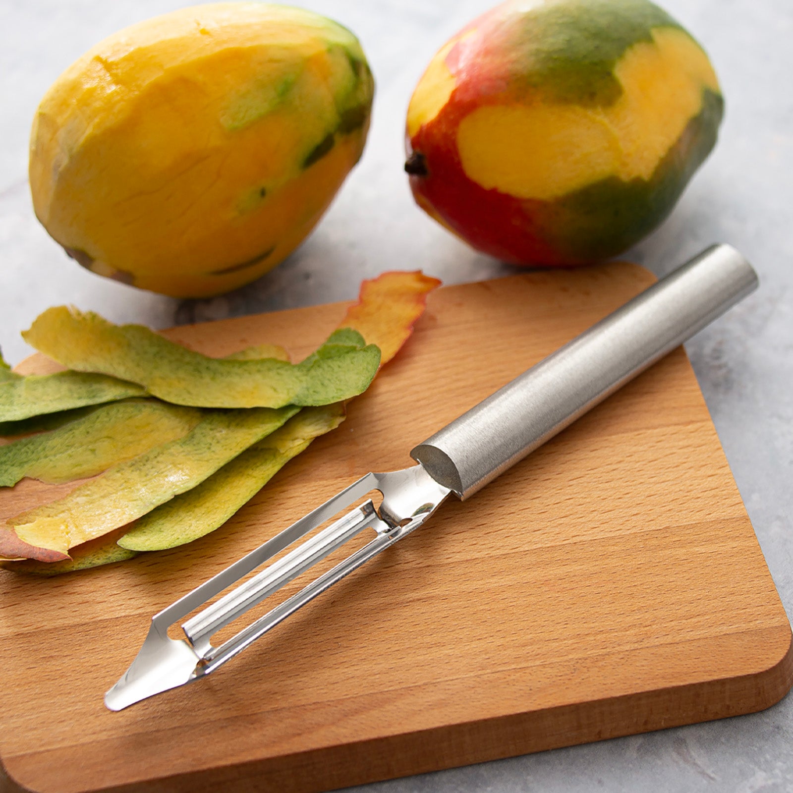 Rada Cutlery 2-Inch Deluxe Vegetable Peeler with Straight Blade, Aluminum Handle