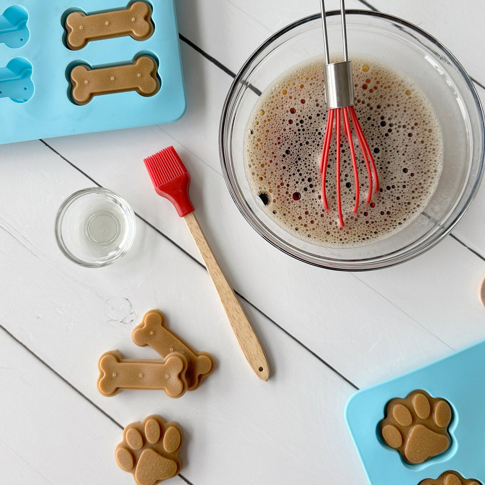 R&M International Pet Treat Molds Paw, Prints