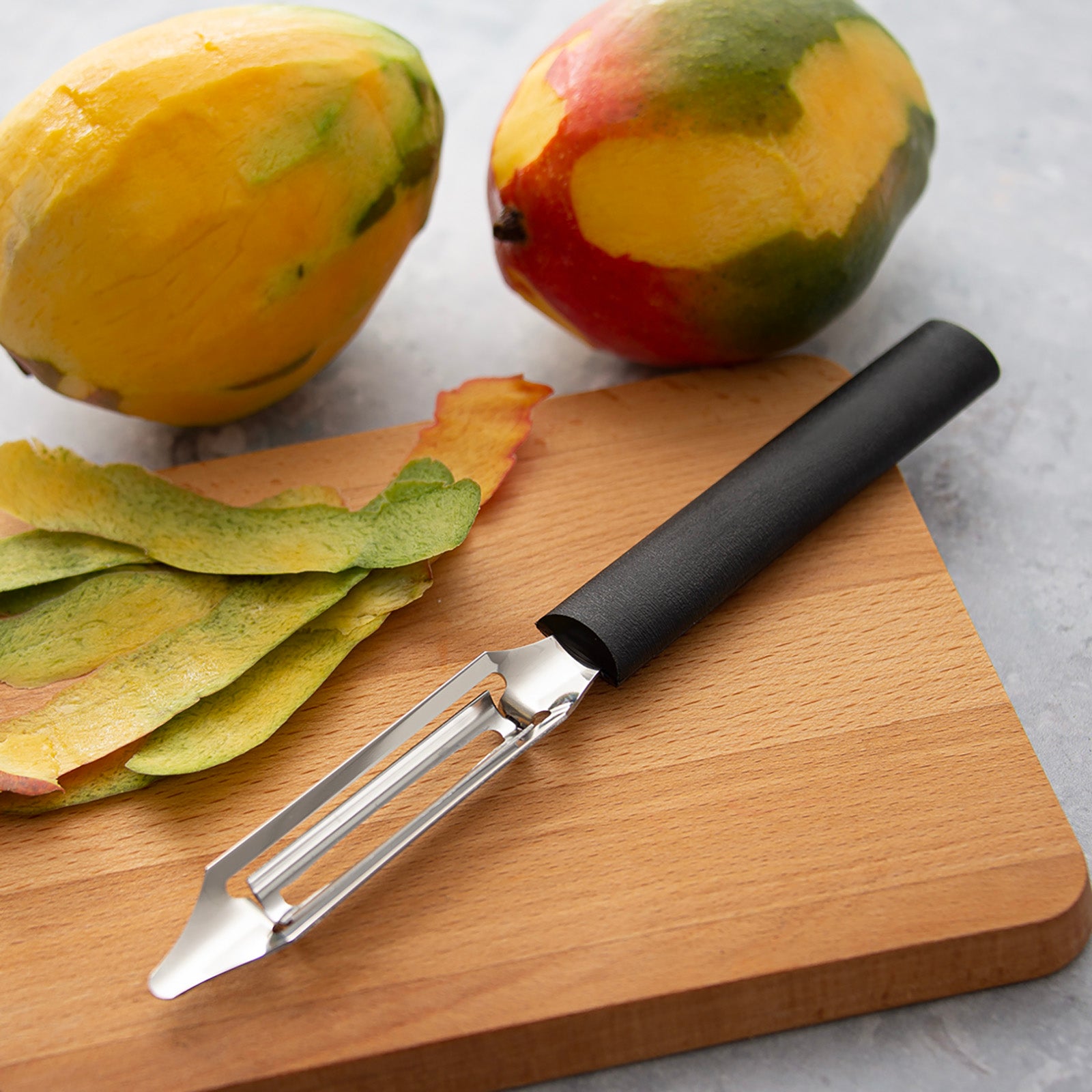 Rada Cutlery 2-Inch Deluxe Vegetable Peeler with Straight Blade, Black Handle