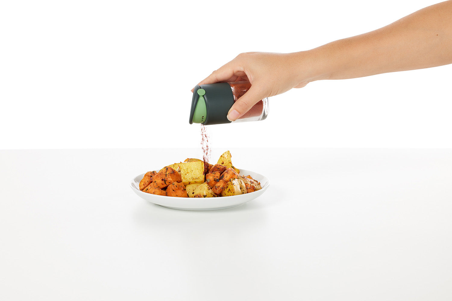 Lekue Spice Shaker with Dual Opening for Large and Small, Set of 4