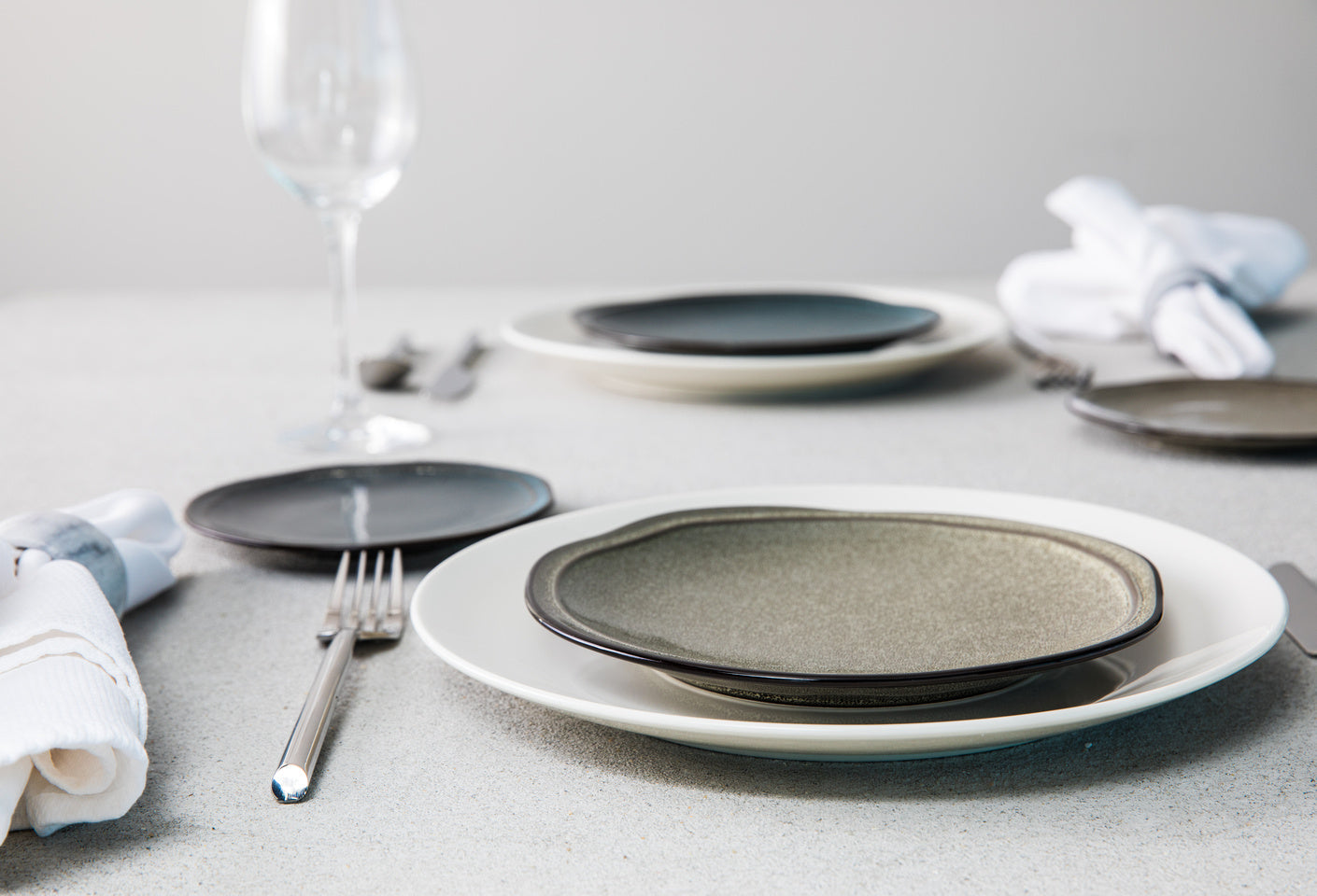 D&V Ston Porcelain Dinnerware Dinner Platter, 14-Inch, Set of 3, Mist