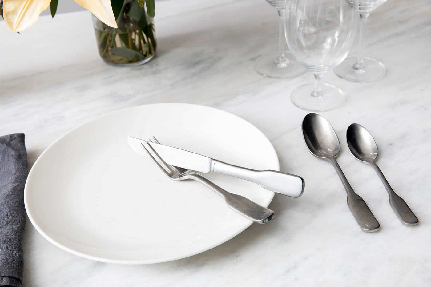 Fortessa Ashton Antiqued Flatware 5 Piece Place Setting, Stainless Steel