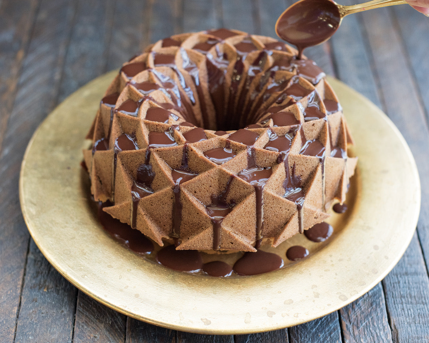 Nordic Ware Cast Aluminum Jubilee Bundt Pan, Gold